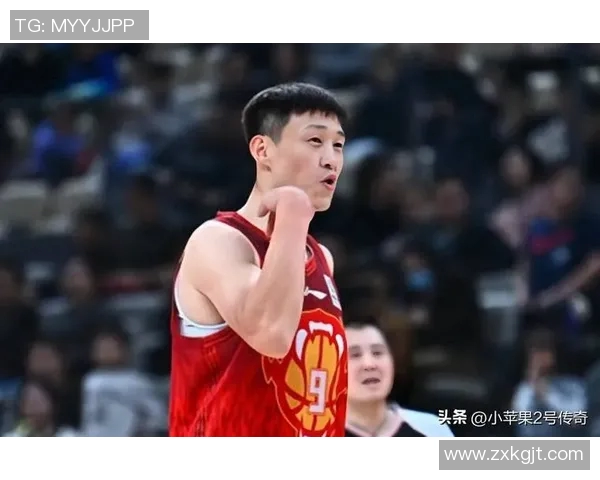 周鹏：从篮球场上的传奇到生活中的奋斗者，见证青春与梦想的交汇点