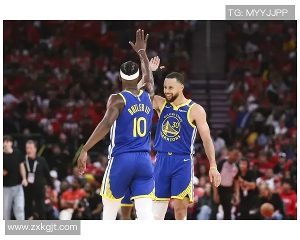 灰熊对决勇士库里展现绝佳球技引发球迷热议