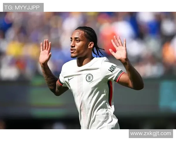 若昂内维斯：从天赋少年到足球赛场的璀璨明星之路