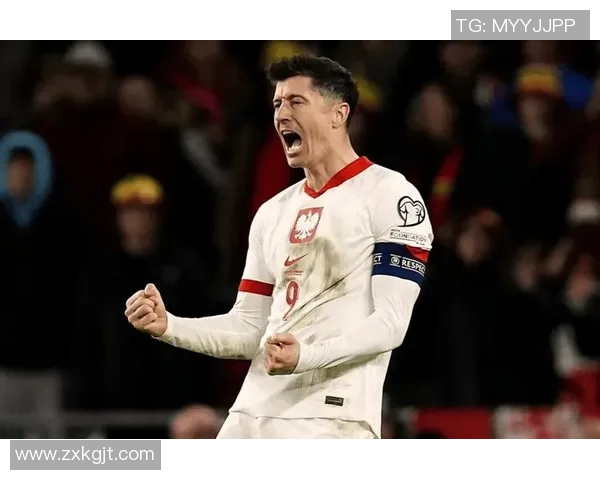 莱万领衔球队新征程展现个人魅力与团队精神的完美结合